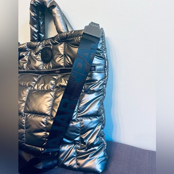 PAJAR Montreal, Canada Silver Metallic Quilted Tote Crossbody Bag! 🔥 - Picture 2 of 6